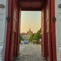 Experience the grandeur of Thailand’s royal heritage at the Grand Palace – where history comes alive