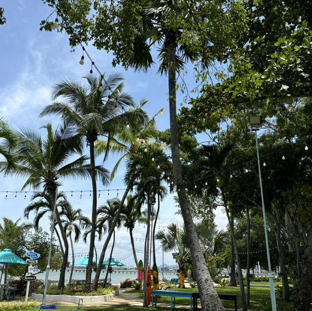 「泰國芭提雅的花園海景度假酒店：泳池與私人海灘的極致享受」