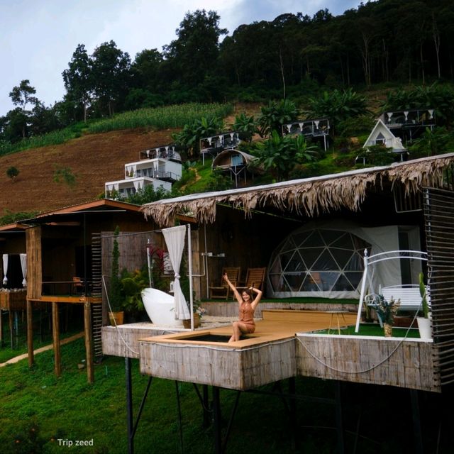 ที่พักบนแม่แตง วิวทิวเขา และสายหมอก