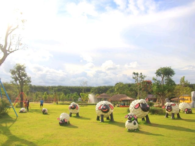เที่ยวชมสัตว์ที่ (Viva Foresta Farm)