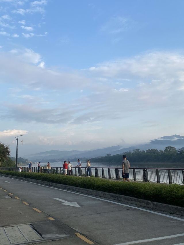 ริมฝั่งโขงเชียงของ | จ.เชียงราย 🚲🏡⛰️✨