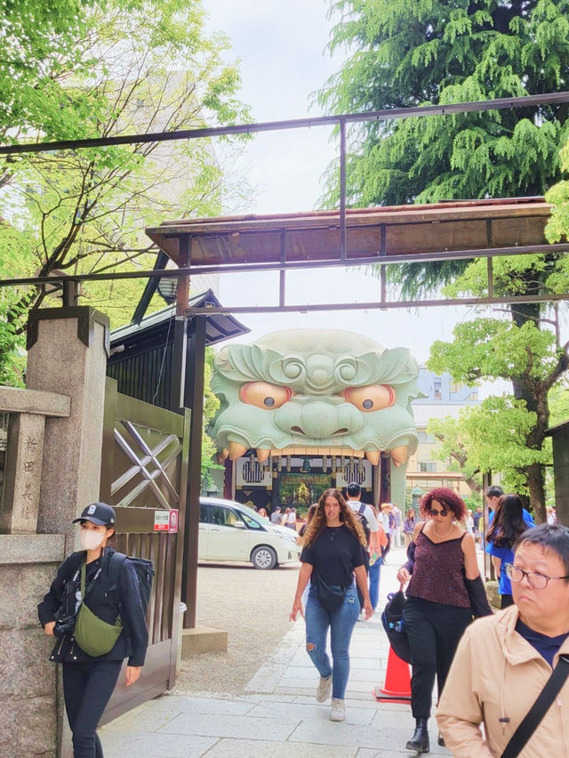 【獅子頭の形をした舞台がユニーク🦁難波八阪神社⛩️】