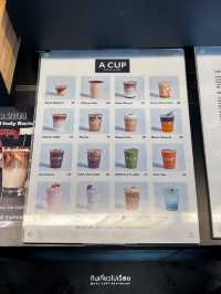 นั่งทำงานชิลๆ ในร้านกาแฟริมแม่น้ำเจ้าพระยา