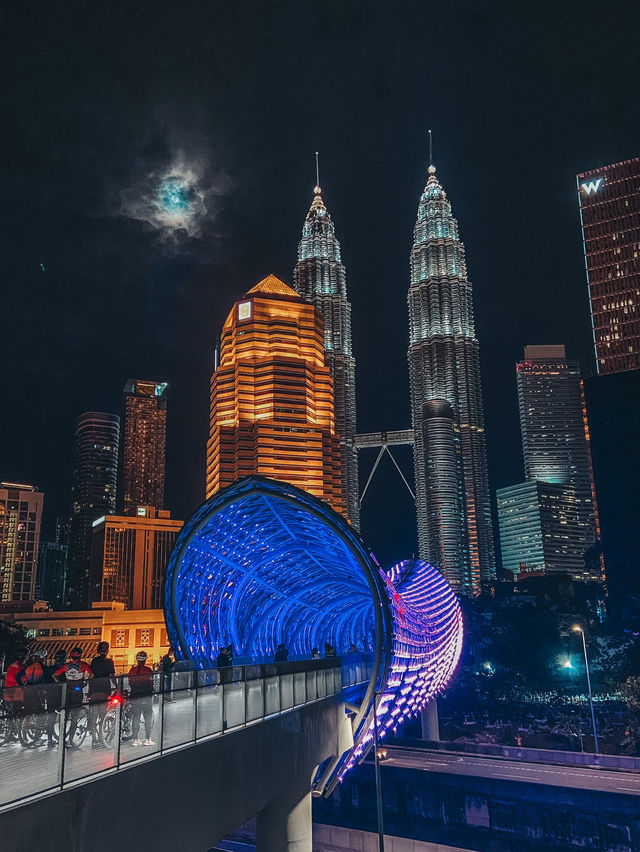 Connecting Cultures: The Iconic Saloma Link Bridge 🇲🇾