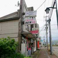 【はまなす通り:北海道紋別市】たくさんの飲食店が立ち並ぶ通り🍺