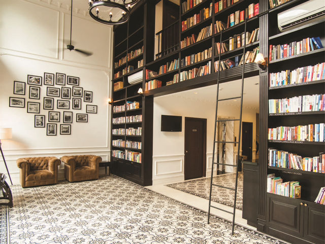 The Alcove Library Hotel