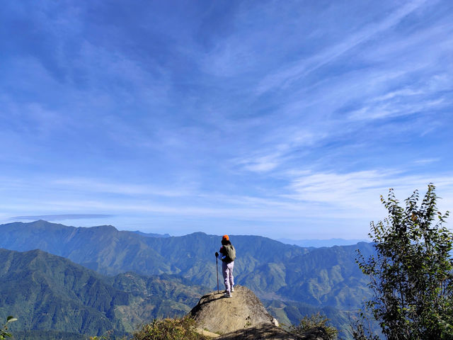 Trekking Ta Xua - top 13th highest moutain in Vietnam