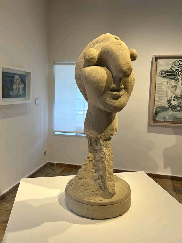 南法中世紀小鎮聖保羅，滿街藝術作品