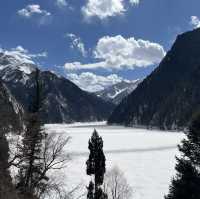 อุทยานแห่งชาติจิ่วจ้ายโกว (Jiuzhaigou) 🏞️