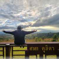 ลานกางเต็น🏕  อช.ทุ่งแสลงหลวง