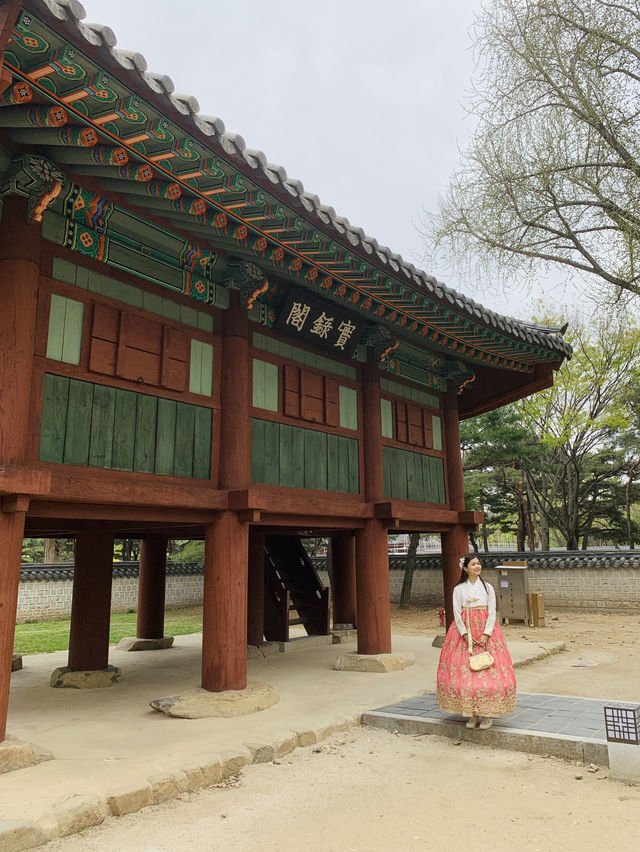 Stepping Back in Time: Hanbok Experience at Gyeonggijeon on a Gloomy Day