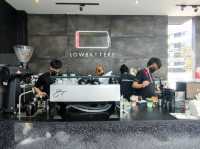 Lowbattery Coffee คาเฟ่คริสต์มาส ย่านรามอินทรา