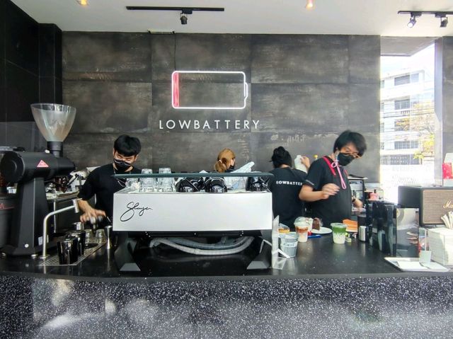 Lowbattery Coffee คาเฟ่คริสต์มาส ย่านรามอินทรา