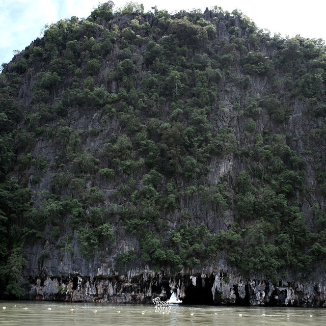 ไปล่องเรือกับสถานที่ยอดฮิตของจังหวัดพังงา...