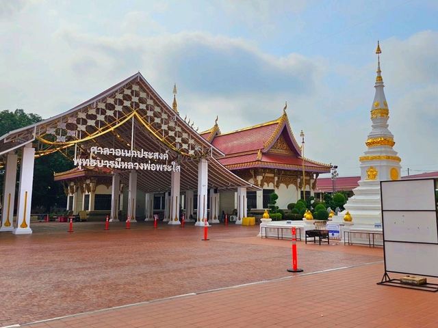 เยือนวัดโพธิ์ชัย สักการะหลวงพ่อพระใส 🙏