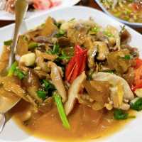 ศูนย์อาหารบ้านหมี่