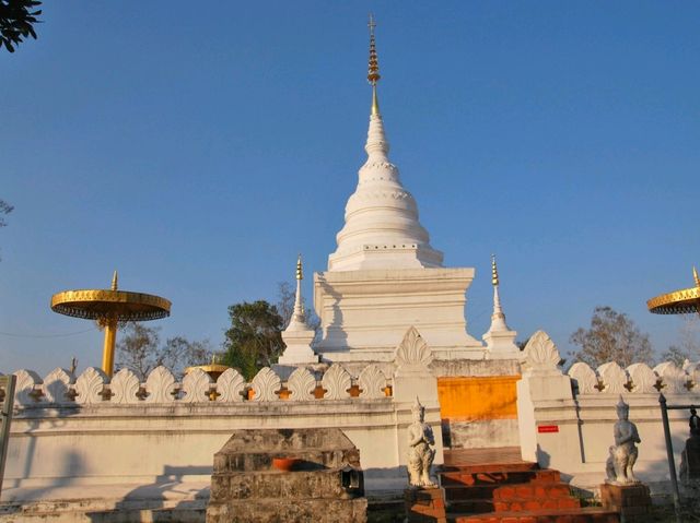 วัดพระธาตุเขาน้อย ไหว้พระขอพร ที่น่าน