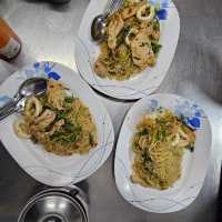 หมี่ผัดกระเฉดที่จริงใจ อร่อยสุดในกรุงเทพ