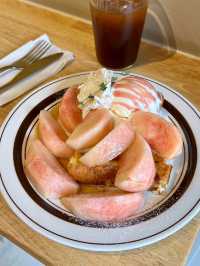 French toast overflowing with peaches🍑