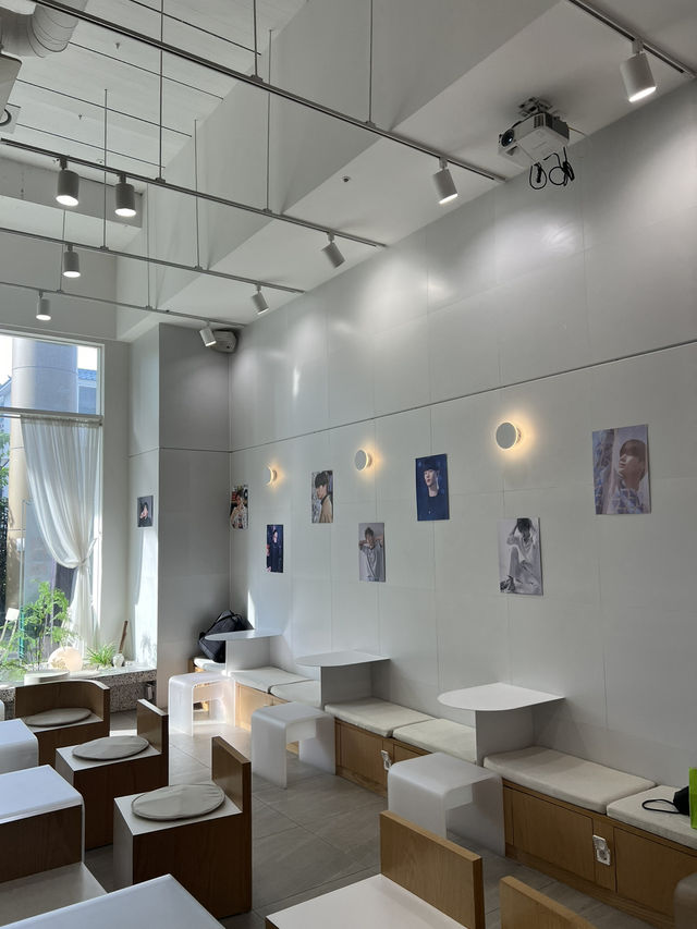 คาเฟ่วันเกิดยุกซองแจ
