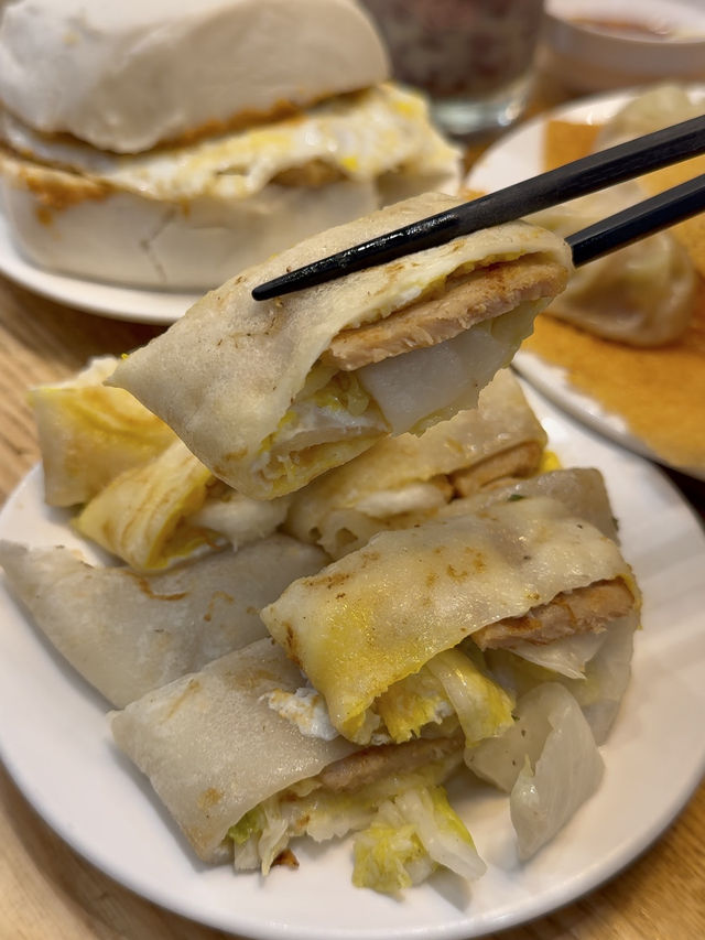 Gan Mei Alley: A Modern Taiwanese Breakfast Spot with Crispy Xiao Long Bao in Ximending