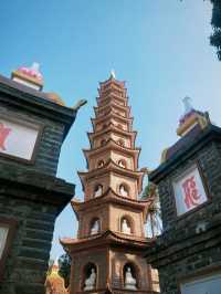 【ハノイ観光】ハノイ最古の寺院「チャンクオック寺」🏯✨