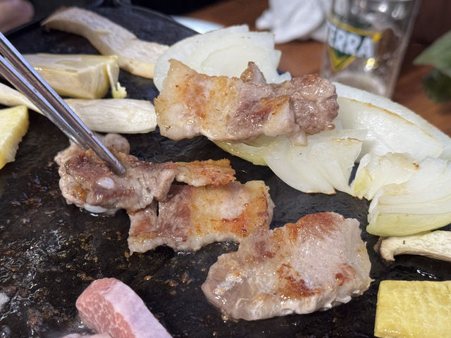 충주 여행자분들에게 정말 추천 하고 싶은 돼지 구이 맛집 - 자연석 돌구이 