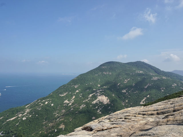 Winding Along the Dragon’s Spine: A Breathtaking Hike in Hong Kong