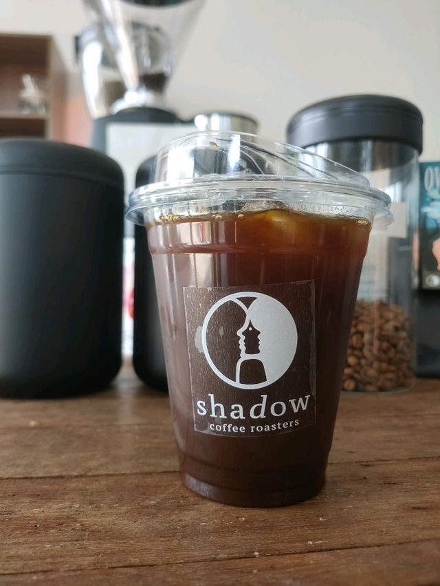 ดื่มกาแฟดีๆ บรรยากาศดี ที่ Shadow Coffee Roast