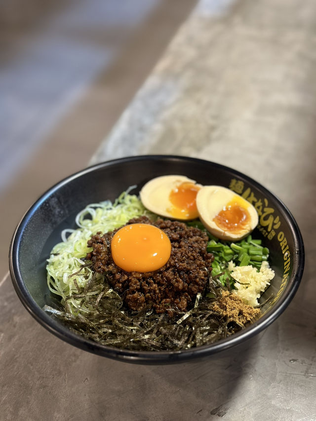 Unpretentious but HEAVENLY delicious dry Nagoya ramen in KL!!