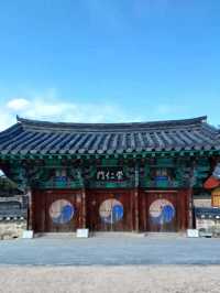 고즈넉한 연못이 어우러진 그림 같은 풍경 🌿🏯