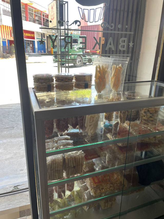 Vanessa Bakery – A Small Spot with Big Flavor in Waingapu 🥖✨