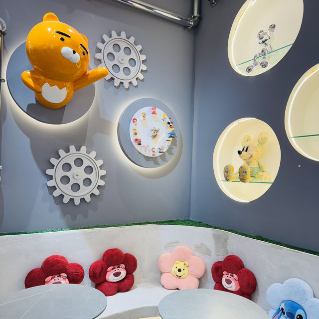 A Wonderland for Toy & Coffee Lovers! ☕🧸