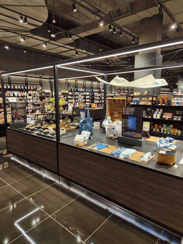 Tsutaya Bookstore Malaysia 📚