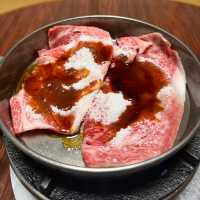 当日仕入れた最高級の松阪牛のすき焼きが堪能できるお店🍲
