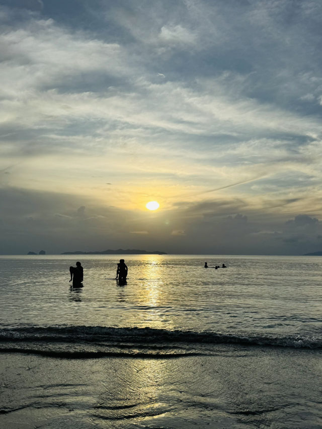 พักผ่อนชิลๆ ที่หาดปากเมง ตรัง 