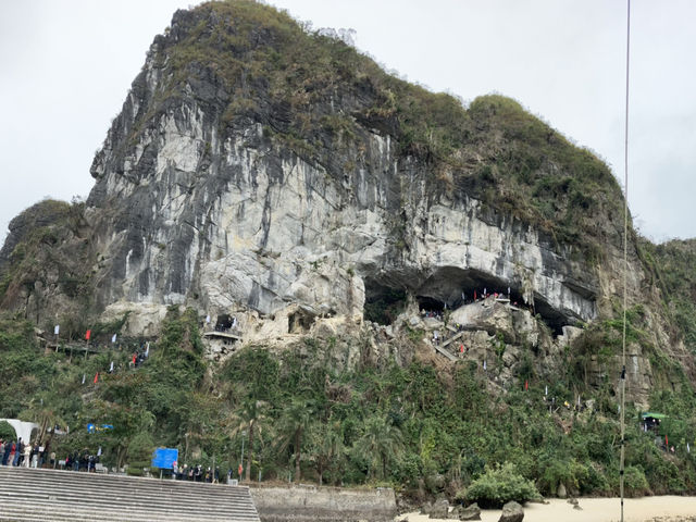 越南🇻🇳下龍灣遊船 奇岩怪石堪稱海上動物園