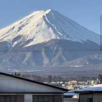 富士山 (Mount Fuji) – 日本の象徴的な絶景スポット