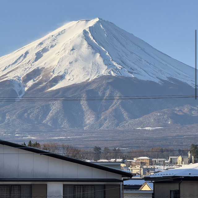 富士山 (Mount Fuji) – 日本の象徴的な絶景スポット