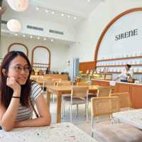 Sirene Café & Restaurant: A Charming Photo-Perfect Spot