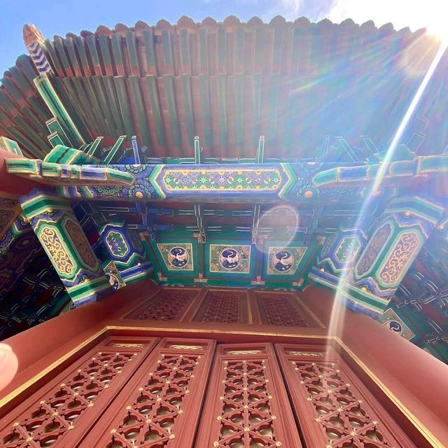 Jingshan Park (Beijing) – "Petals with a Palace View"
