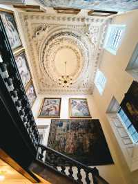 Hidden Gem in Edinburgh: The Enchanting Palace of Holyroodhouse