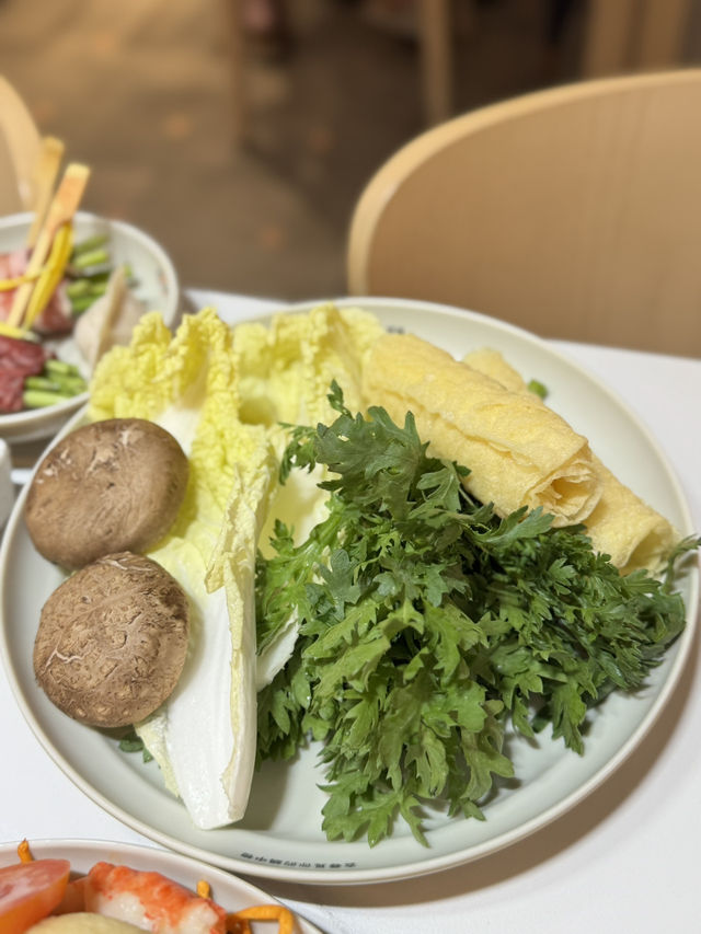 📍馬鞍山✨一鼎台式火鍋✨提供120分鐘任食💥澳洲200日穀飼牛火鍋套餐，無限暢食暢飲海鮮、和牛串、特飲、神泡生啤🥳餐廳環境舒適，好適合朋友聚會🎉
