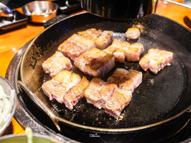 หมูย่างน้องดรีม ร้านดังในโซลย่านอัปกูจอง🥩🐷🇰🇷