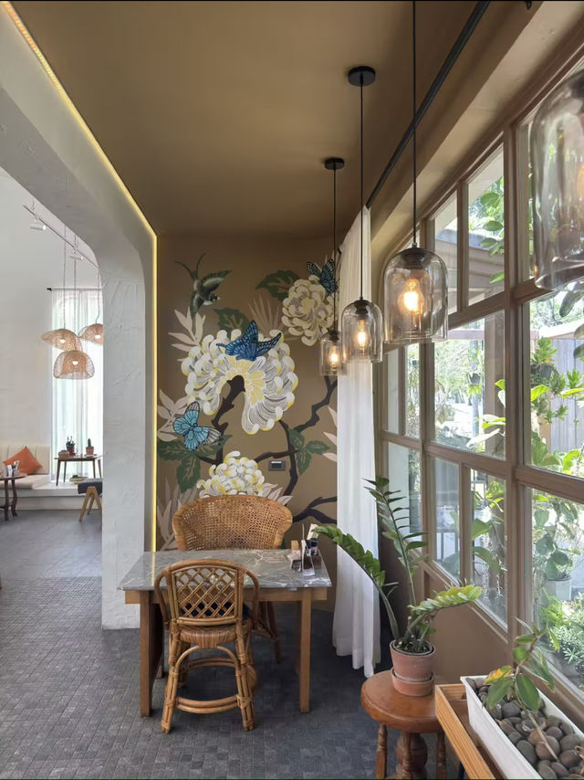 คาเฟ่กึ่งร้านอาหาร บรรยากาศสุดชิค