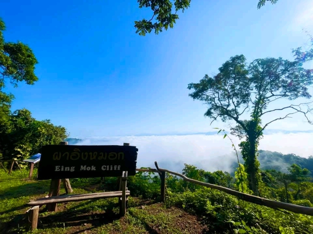 Phra Ing Mok Cliff, Phrae Province