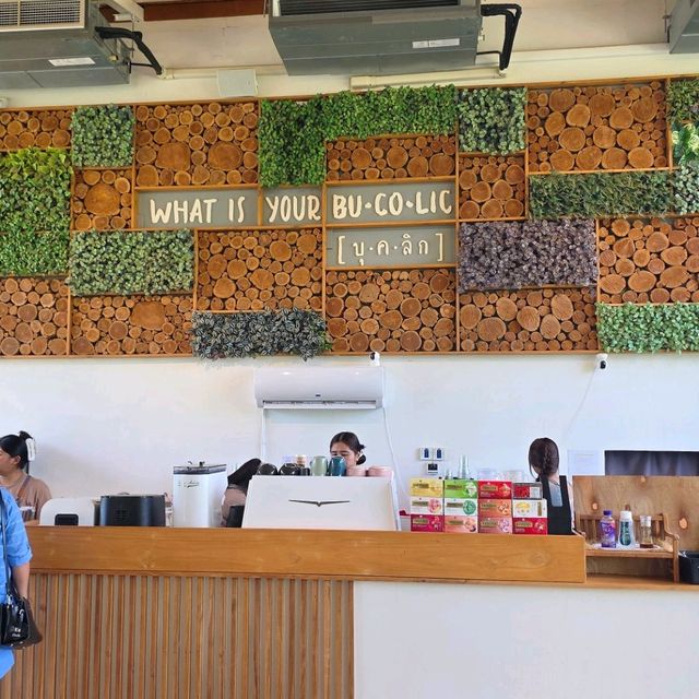 Bucolic คาเฟ่ background ภูเขาที่ใครๆก็ต้องมา