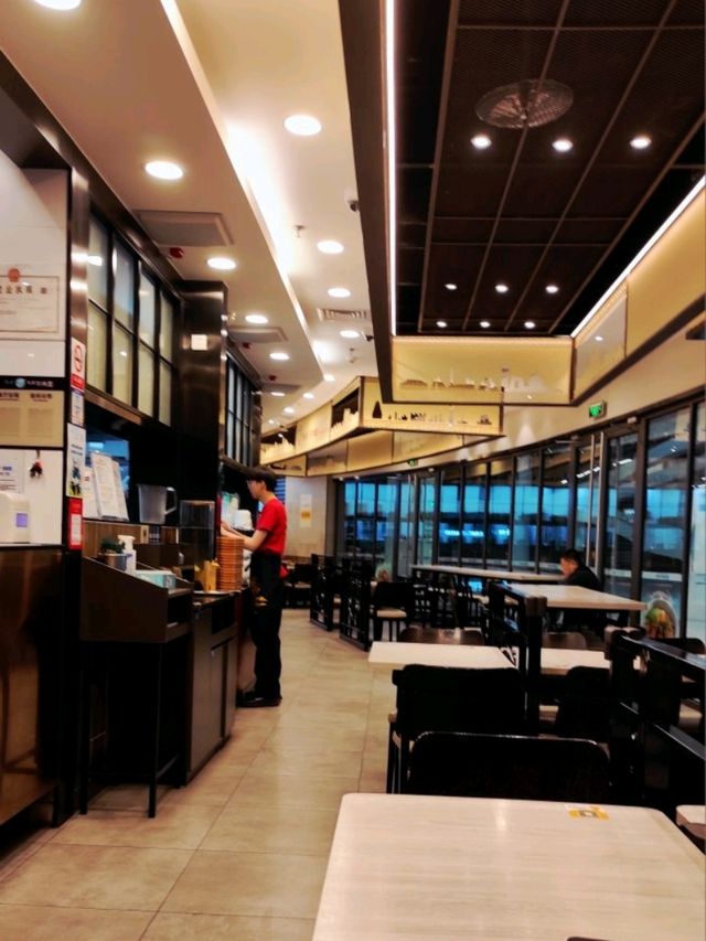 이동 중 간편하게 즐기는 든든한 한 그릇