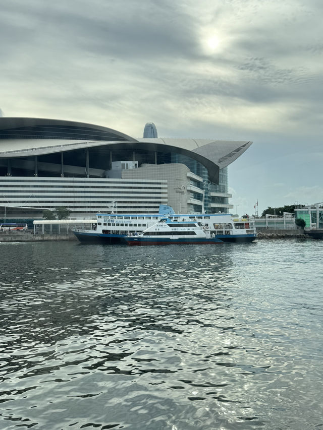【香港】 灣仔碼頭海濱長廊：週末親子放電空間
