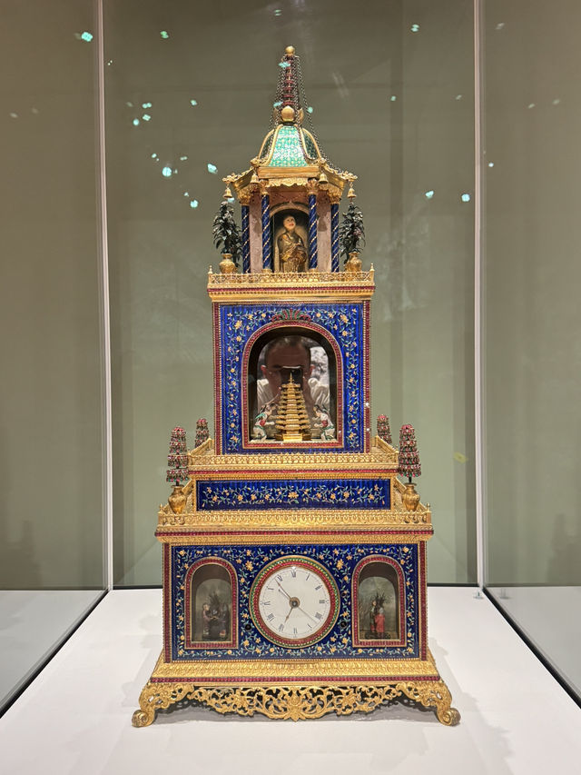【香港】 故宮又有新展覽3：輪換最新藏品：新龍袍、自來鐘！
